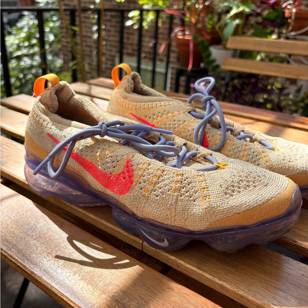 Nike Air Vapor Max 2023 Flyknit Women’s 9.5 Sneakers (lightly worn)